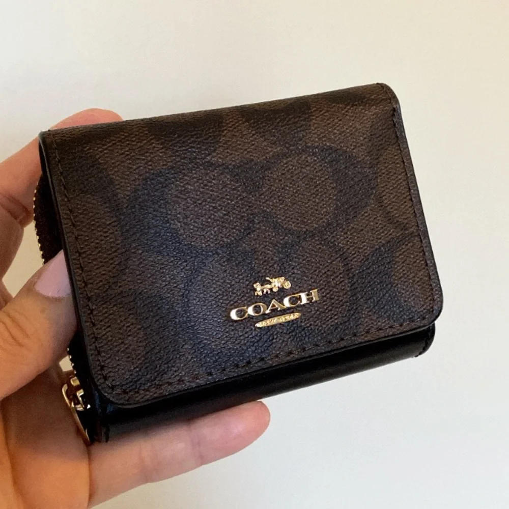 NWT💃Coach Small Trifold Wallet In Signature Canvas Brown Black - Picture 1 of 8